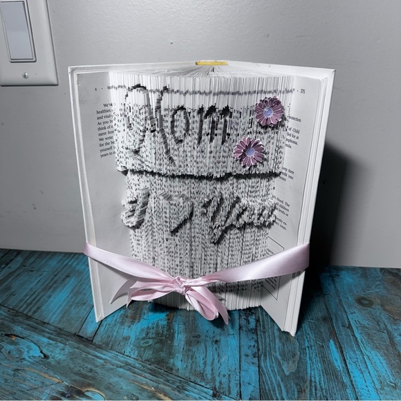 Book Folding Art "Mom I Love You" - Picture 2 of 9